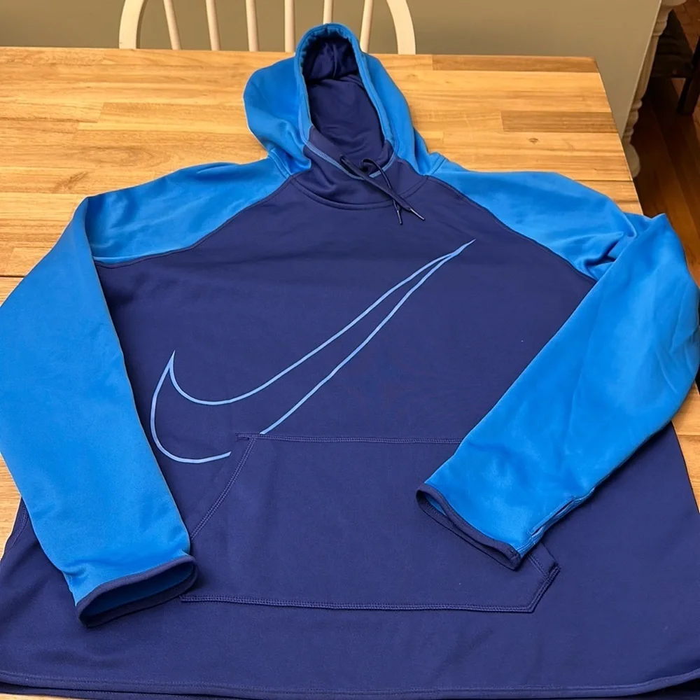 NIKE dri fit therma swoosh hoodie